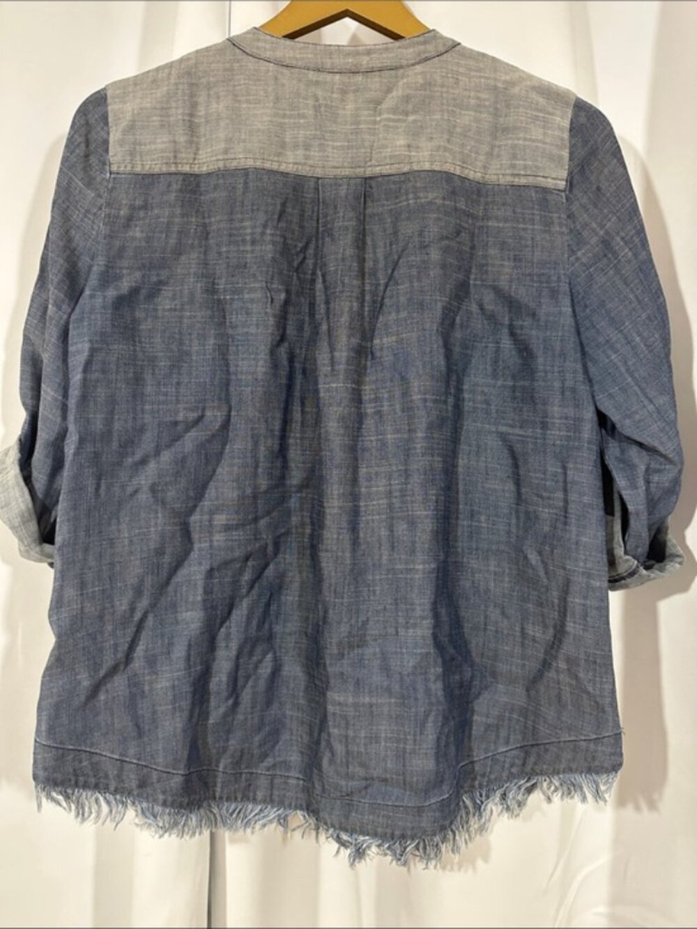 Trina Turk Chambray Top Size M Lyocell Linen Frayed Hem Half Zip Blouse - Picture 8 of 9